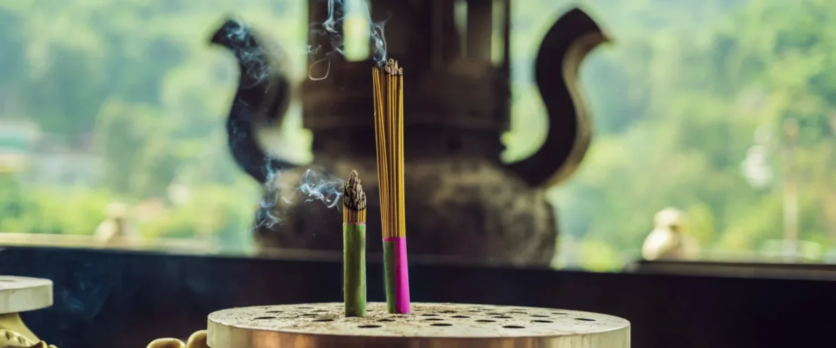 burning-aromatic-incense-sticks-incense-praying-buddha-hindu-gods-show-respect-scaled