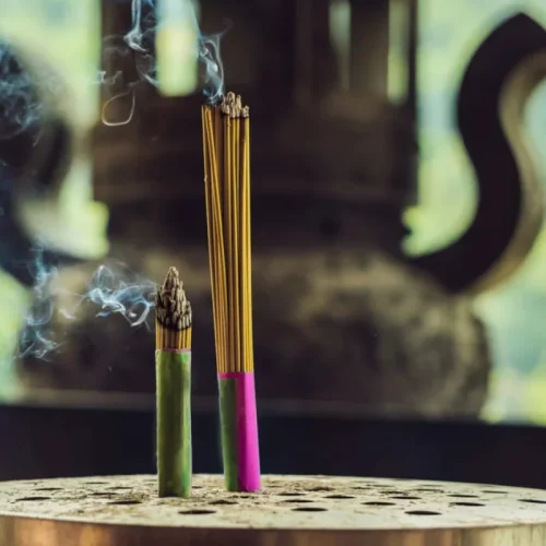 burning-aromatic-incense-sticks-incense-praying-buddha-hindu-gods-show-respect-scaled